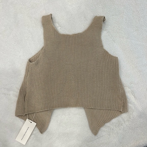Classic hook and eye knit vest - Picture 5 of 7